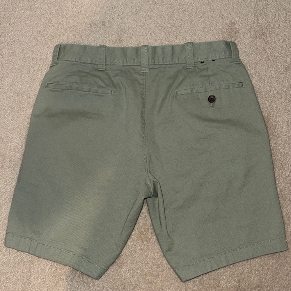 J. Crew Men's Olive Flat Front Shorts - Picture 3 of 3